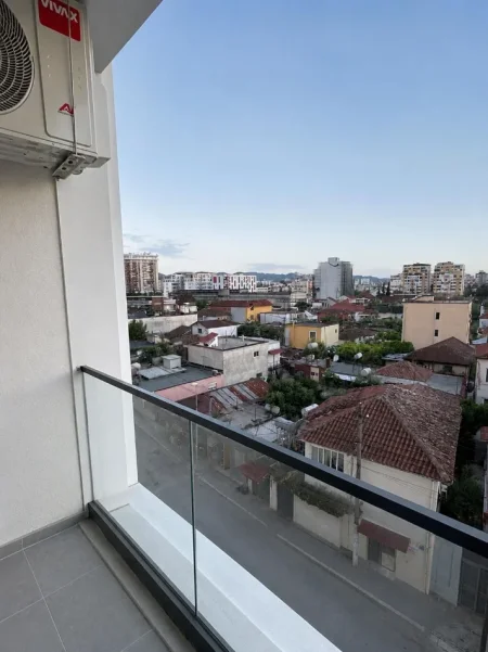 Tirane, jepet me qera zyre Kati 3, 70 m² 450 € (MECE HOTEL)