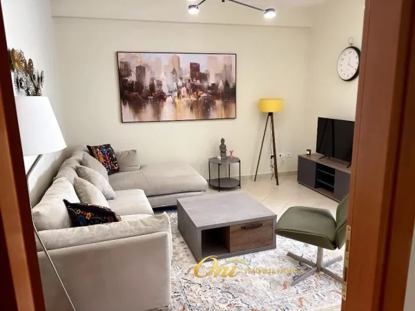 Tirane, jepet me qera apartament 1+1 Kati 4, 75 m² 750 € (KRISTAL CENTER)