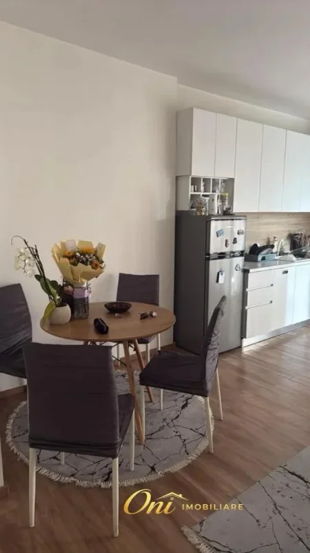 Tirane, jepet me qera apartament 1+1 Kati 3, 70 m² 600 € (KOMPLEKSI PANORAMA)