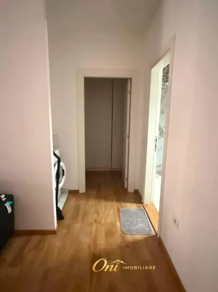 Tirane, jepet me qera apartament 1+1 Kati 3, 70 m² 600 € (KOMPLEKSI PANORAMA)