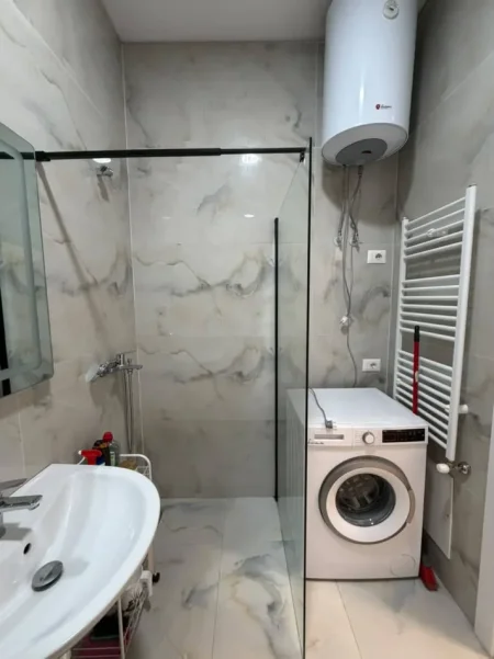 Tirane, jepet me qera apartament 1+1+Ballkon Kati 2, 65 m² 650 € (rruga e dibres)
