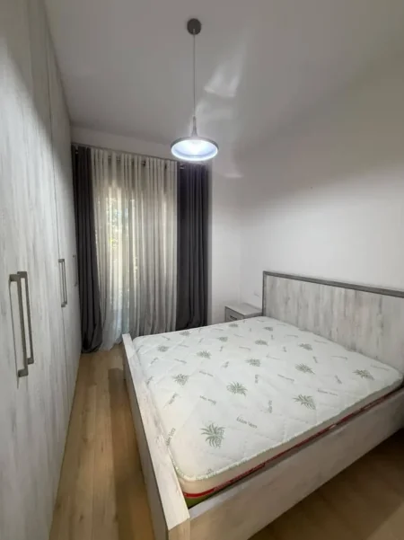 Tirane, jepet me qera apartament 1+1+Ballkon Kati 2, 65 m² 650 € (rruga e dibres)