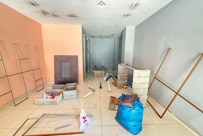 Tirane, jepet me qera dyqan Kati 0, 33 m² 850 € (rruga bardhyl)