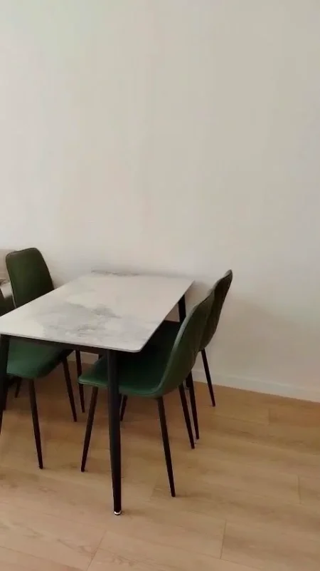 Tirane, jepet me qera apartament 1+1 , 60 m² 400 € (univers city)