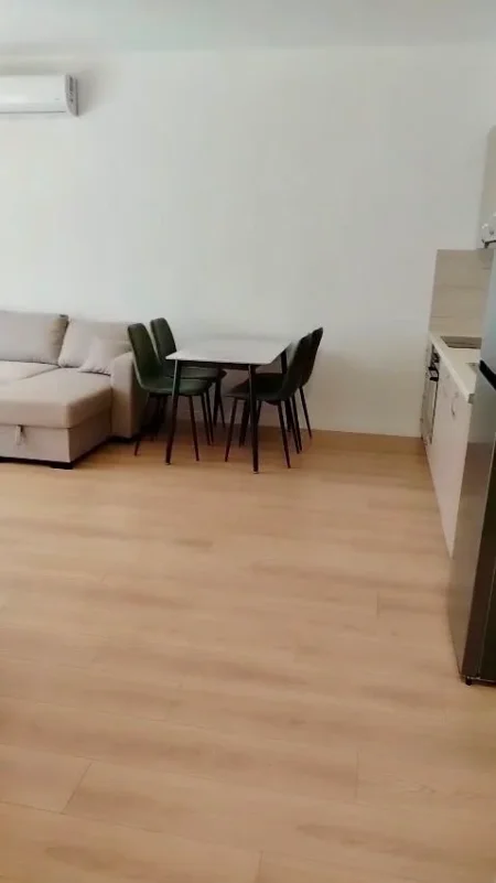 Tirane, jepet me qera apartament 1+1 , 60 m² 400 € (univers city)
