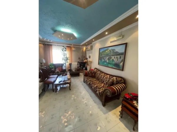 Tirane, shitet apartament 2+1+Aneks+Ballkon Kati 6, 131 m² 262.000 € 