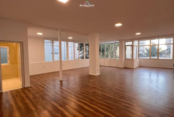 Tirane, jepet me qera zyre Kati 1, 150 m² 1.900 € (liqeni i thate)