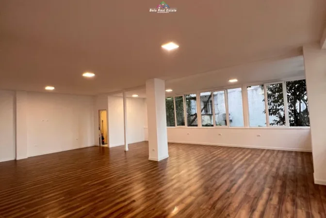 Tirane, jepet me qera zyre Kati 1, 150 m² 1.900 € (liqeni i thate)