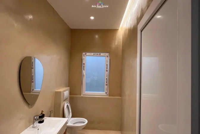 Tirane, jepet me qera zyre Kati 1, 150 m² 1.900 € (liqeni i thate)
