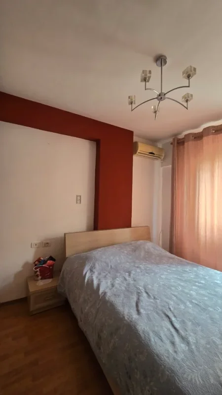 Tirane, jepet me qera apartament 2+1+Ballkon Kati 4, 106 m² 700 € (Kristal)