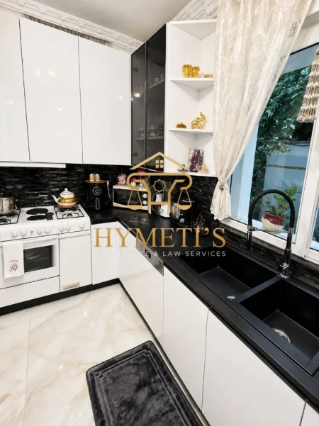 Tirane, shitet Vile Vile 2 Katshe , 220 m² (prane Ambasades Amerikane)