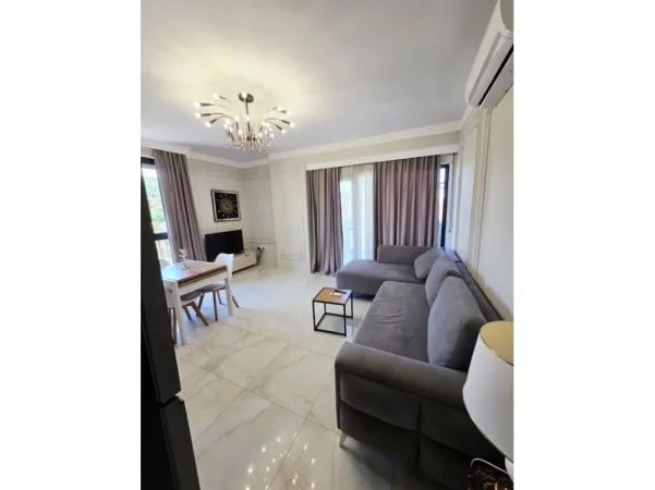 Tirane, jepet me qera apartament 1+1 Kati 8, 70 m² 800 € (komuna e parisit prane kompleksit dinamo)