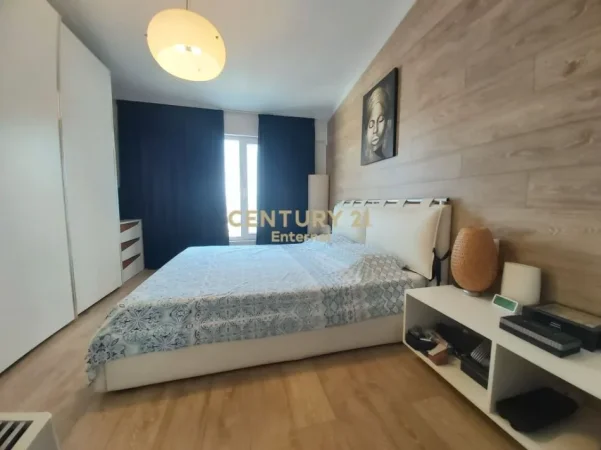 Tirane, jepet me qera apartament 3+1+Ballkon Kati 1, 170 m² 1.400 € (kodra e diellit 1)