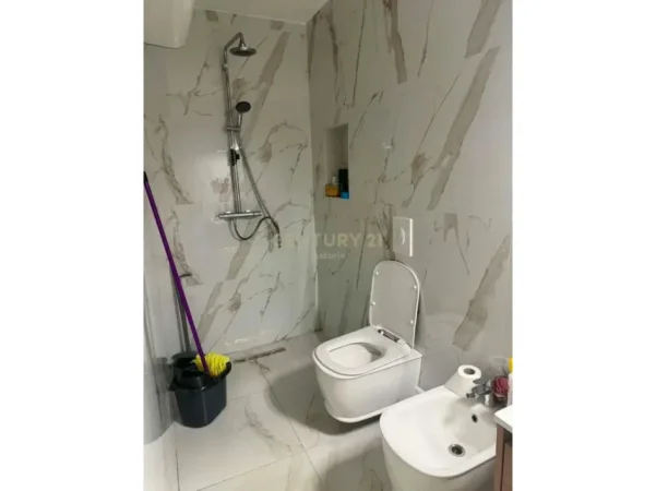 Tirane, jepet me qera apartament 1+1+Ballkon Kati 2, 72 m² 600 € (hipoteka perballe spak kompleski panorama 2)