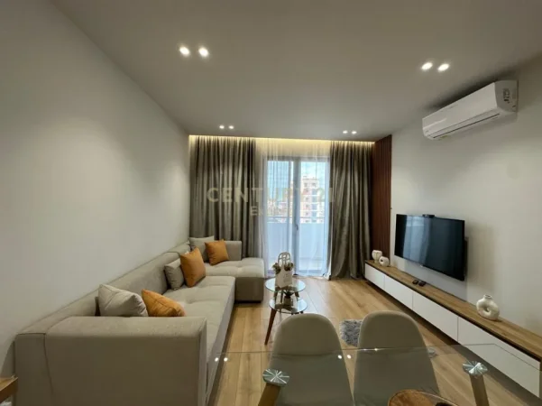 Tirane, jepet me qera apartament 2+1+Ballkon Kati 5, 95 m² 800 € (hipoteka)