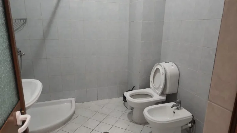 Tirane, jap me qera apartament 1+1+Ballkon Kati 8, 71 m² 300 € (Rruga Loni Ligori ( residenz Rafaelo 2002))