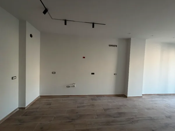 Tirane, shitet apartament Kati 3, 70 m² 140.000 € (Golem)