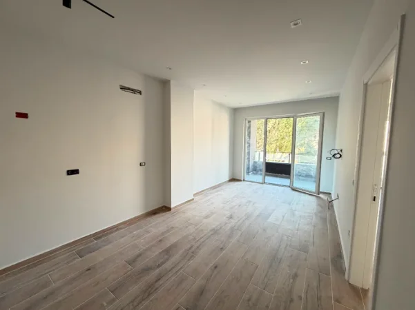 Tirane, shitet apartament Kati 3, 70 m² 140.000 € (Golem)