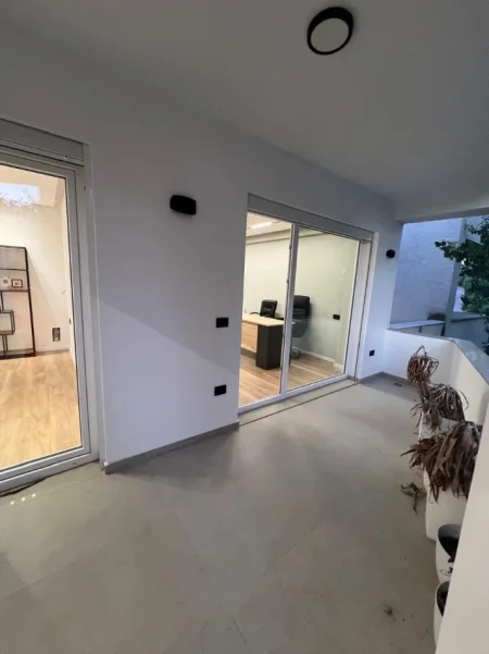 Tirane, jepet me qera apartament+verande | Penthouse 2+1+Ballkon Kati 4, 900 € 