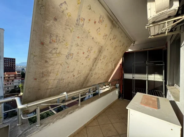 Tirane, jepet me qera apartament 2+1+Ballkon Kati 8, 110 m² 700 € (rruga e barrikadave)