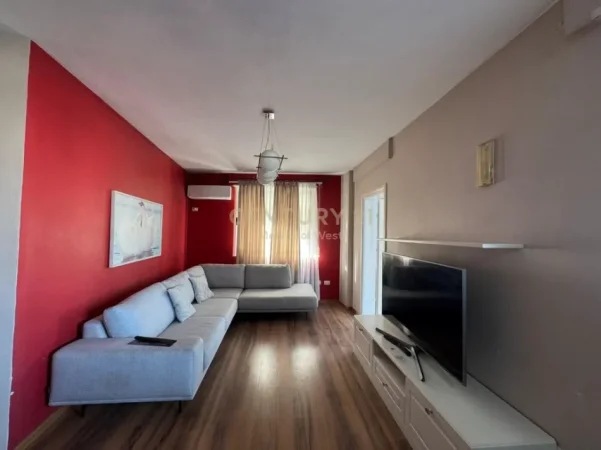 Tirane, jepet me qera apartament 2+1+Ballkon Kati 8, 110 m² 700 € (rruga e barrikadave)