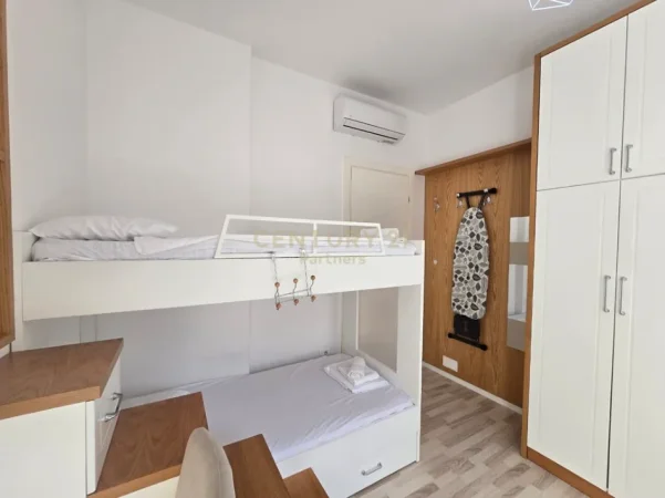 Tirane, jepet me qera apartament 2+1 Kati 7, 120 m² 1.200 € (delijorgji)