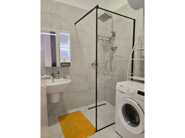 Tirane, jepet me qera apartament 2+1 Kati 7, 120 m² 1.200 € (delijorgji)