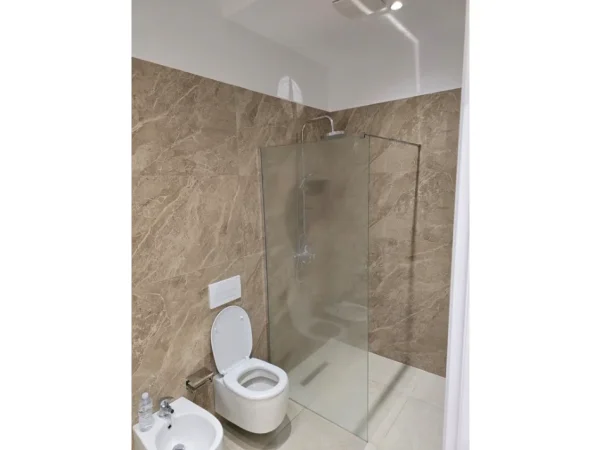 Tirane, jepet me qera apartament 2+1 Kati 4, 120 m² 1.100 € (vasil shanto)