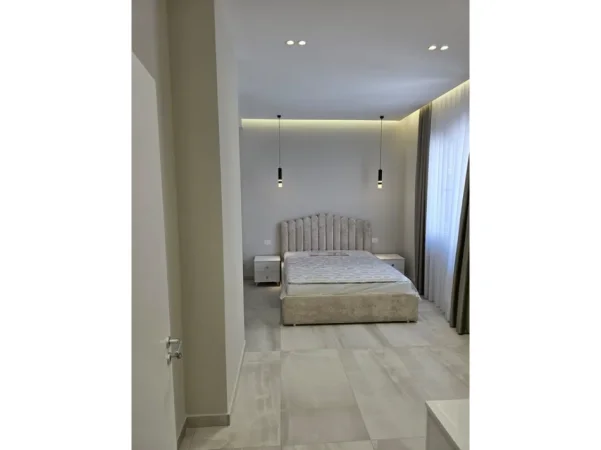 Tirane, jepet me qera apartament 2+1 Kati 4, 120 m² 1.100 € (vasil shanto)
