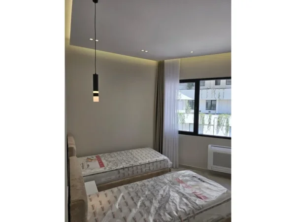 Tirane, jepet me qera apartament 2+1 Kati 4, 120 m² 1.100 € (vasil shanto)