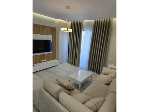 Tirane, jepet me qera apartament 2+1 Kati 4, 120 m² 1.100 € (vasil shanto)