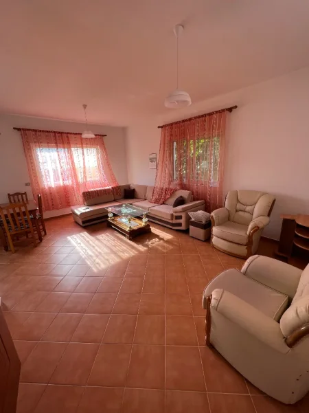 Tirane, jepet me qera shtepi 2+1+Ballkon , 100 m² 400 € (Oso Kuka)
