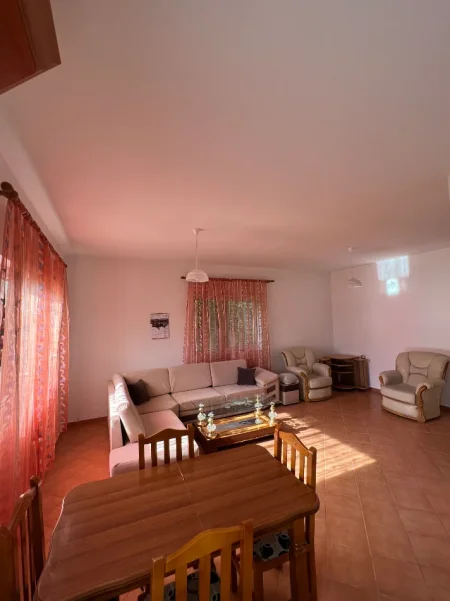 Tirane, jepet me qera shtepi 2+1+Ballkon , 100 m² 400 € (Oso Kuka)