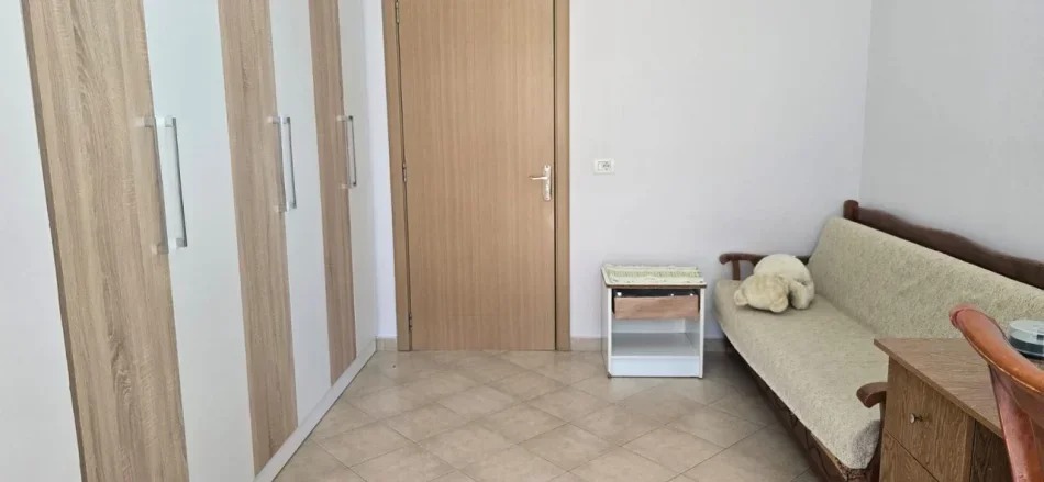 Tirane, jepet me qera apartament 2+1 Kati 2, 100 m² 450 € (Astir)