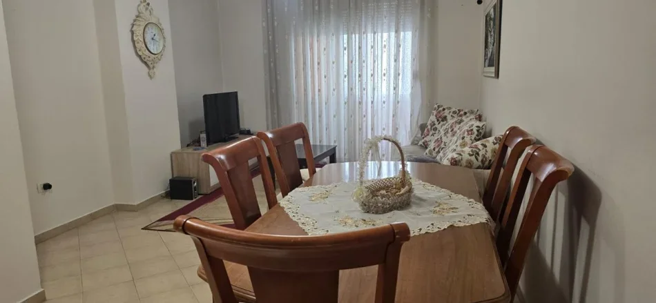 Tirane, jepet me qera apartament 2+1 Kati 2, 100 m² 450 € (Astir)