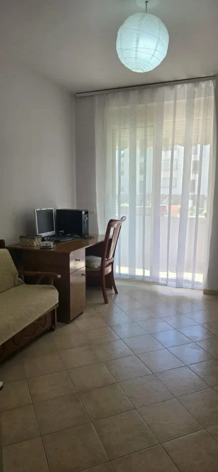 Tirane, jepet me qera apartament 2+1 Kati 2, 100 m² 450 € (Astir)