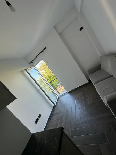 Tirane, jepet me qera apartament 1+1 Kati 3, 280 € (Rruga Irfan Tershana)