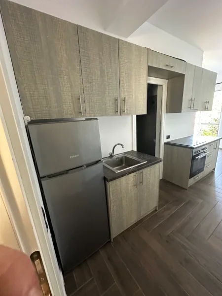 Tirane, jepet me qera apartament 1+1 Kati 3, 280 € (Rruga Irfan Tershana)