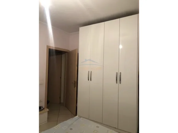 Tirane, jepet me qera apartament 2+1+Ballkon Kati 3, 85 m² 500 € (Unaza e Re)