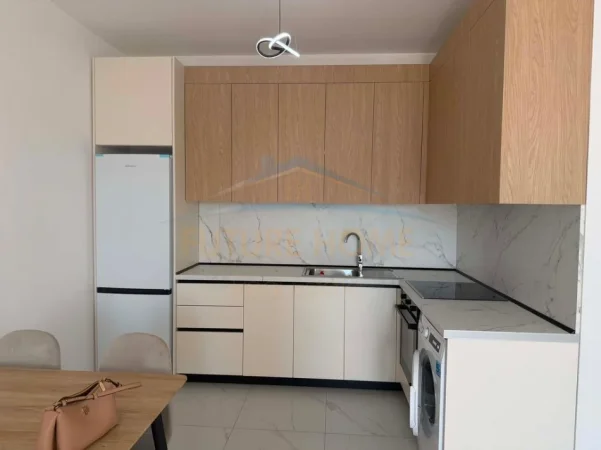 Tirane, jepet me qera apartament 1+1+Aneks Kati 5, 80 m² 550 € (ish Dogana)