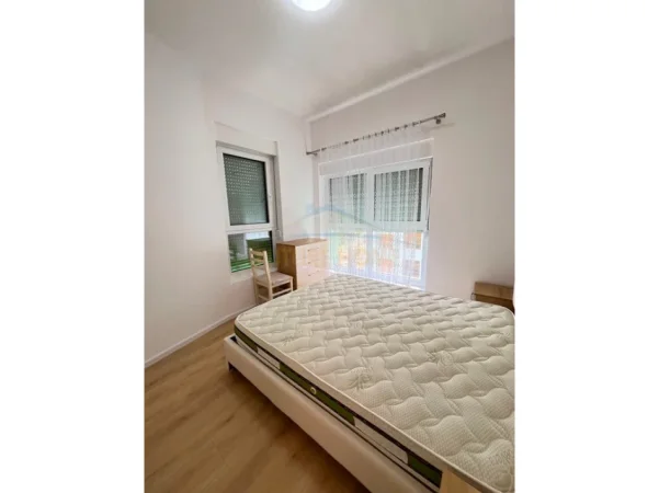 Tirane, jepet me qera apartament 2+1+Ballkon Kati 5, 70 m² 500 € (Ali Demi)