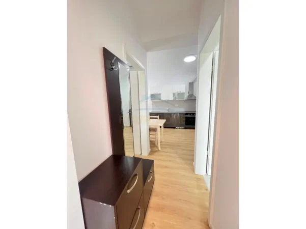 Tirane, jepet me qera apartament 2+1+Ballkon Kati 5, 70 m² 500 € (Ali Demi)