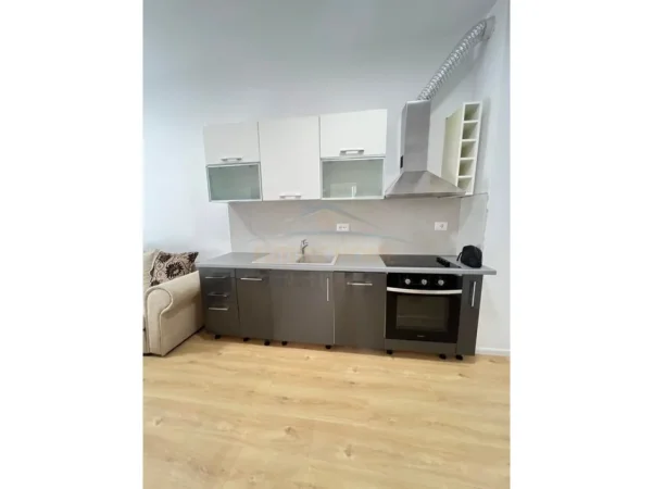 Tirane, jepet me qera apartament 2+1+Ballkon Kati 5, 70 m² 500 € (Ali Demi)