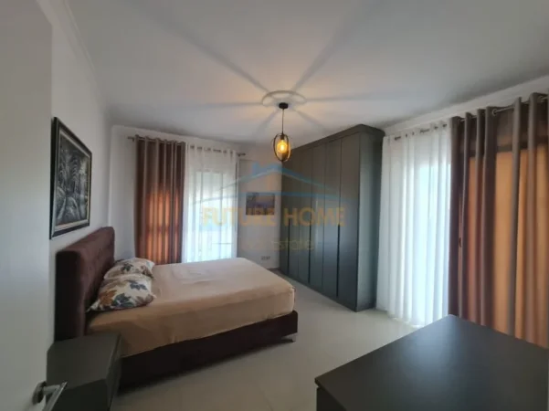 Tirane, jepet me qera apartament 2+1+Ballkon Kati 2, 127 m² 800 € (Kopshti Botanik)