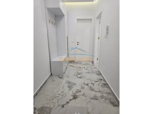 Tirane, jepet me qera apartament 1+1+Ballkon Kati 5, 77 m² 580 € (Paskuqan)