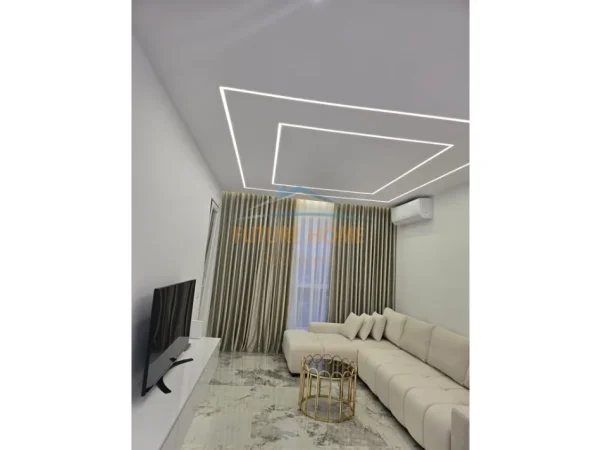 Tirane, jepet me qera apartament 1+1+Ballkon Kati 5, 77 m² 580 € (Paskuqan)