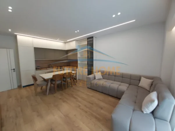 Tirane, jepet me qera apartament 2+1+Ballkon Kati 3, 102 m² 1.000 € (Rruga e Barrikadave)
