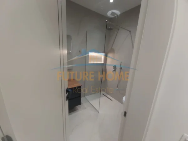 Tirane, jepet me qera apartament 2+1+Ballkon Kati 3, 102 m² 1.000 € (Rruga e Barrikadave)