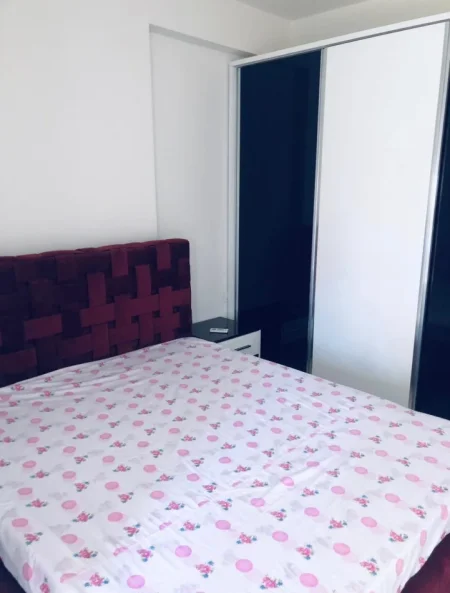 Tirane, jepet me qera apartament 2+1 Kati 2, 105 m² 700 € (Selvia)