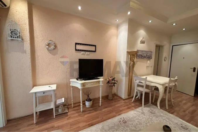 Tirane, jepet me qera apartament 1+1 Kati 2, 50 m² 550 € (Rruga barikadave)